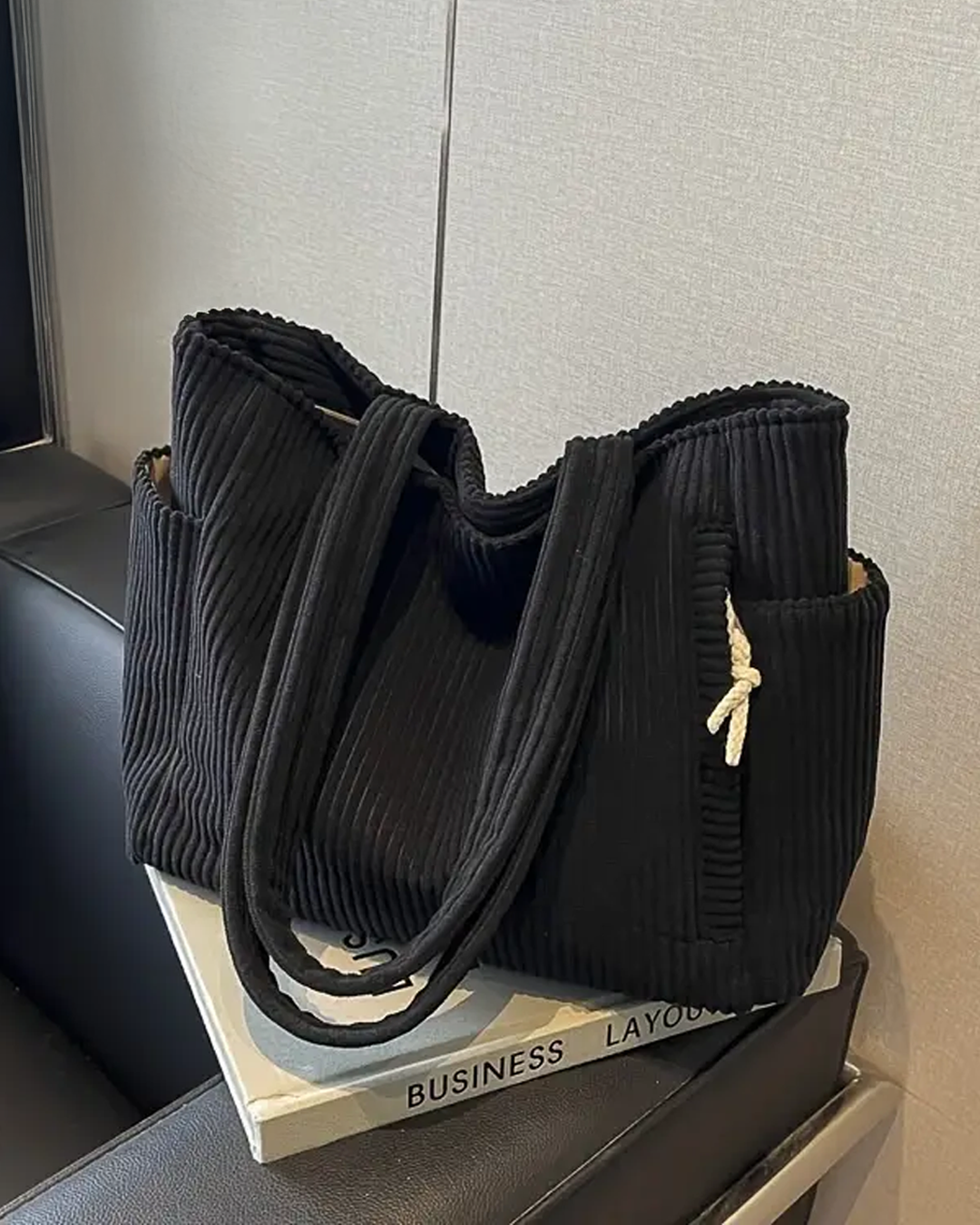 Hanna™ | Bolso de mano acanalado con detalle de cordón
